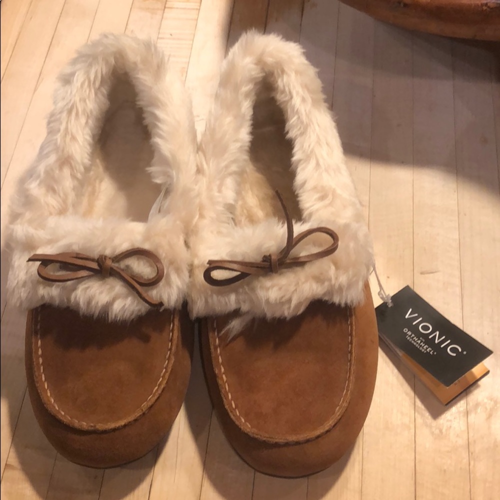 brand new vionic slippers